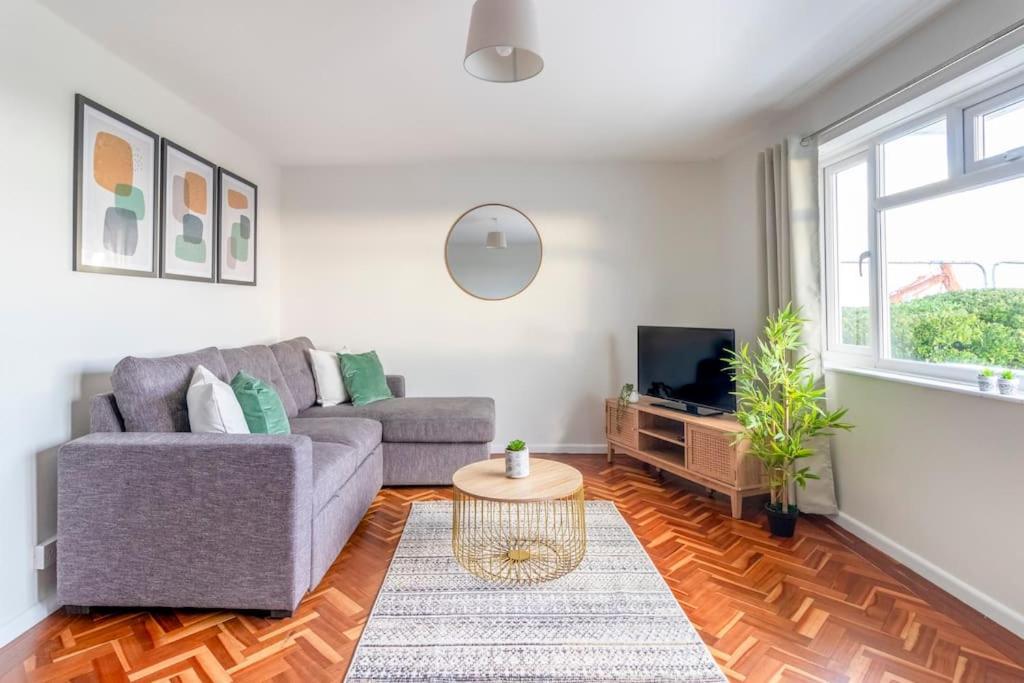 Spacious Sea View 2 Bedroom Sleeps 6-Free Parking Bournemouth Exteriér fotografie