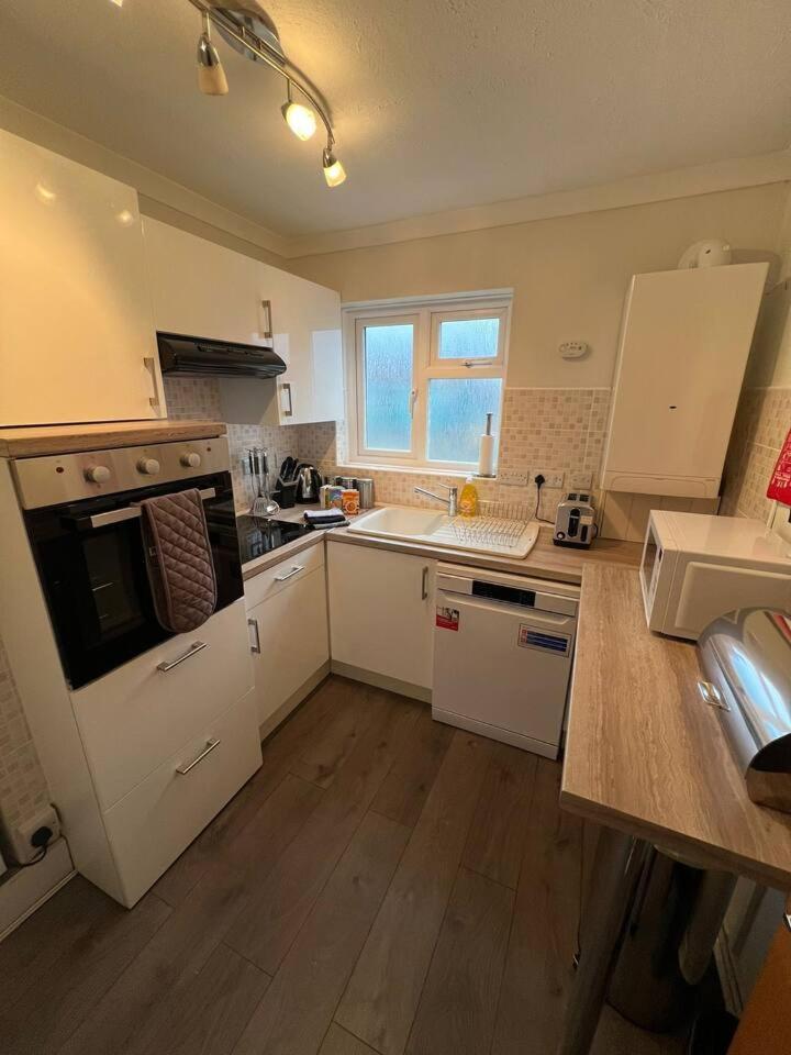 Spacious Sea View 2 Bedroom Sleeps 6-Free Parking Bournemouth Exteriér fotografie